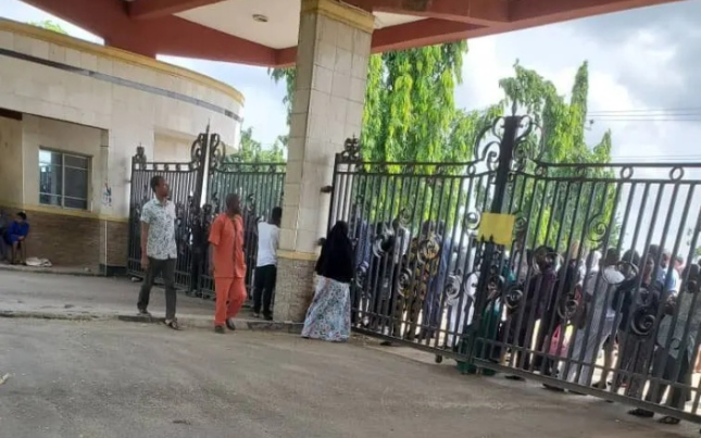 LASU students shut gates in protest of soldiers maltreatment